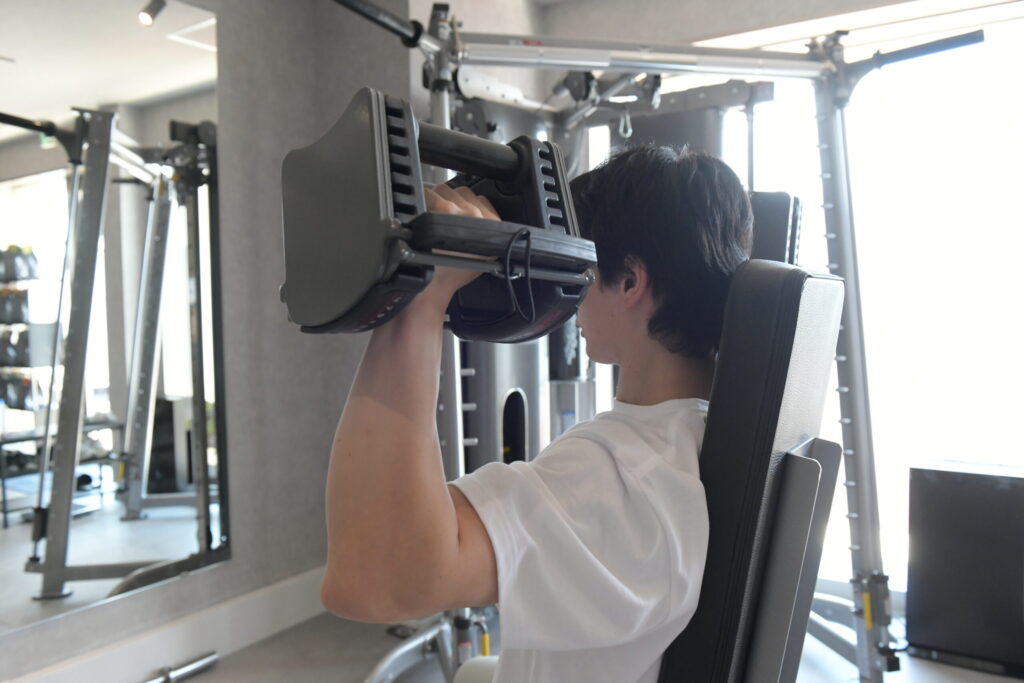 ショルダープレスのスタートポジション